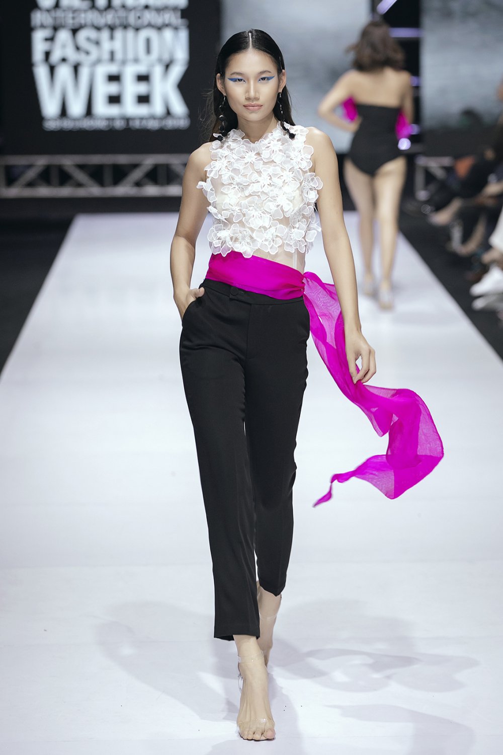 Ha Linh Thu (2) 9