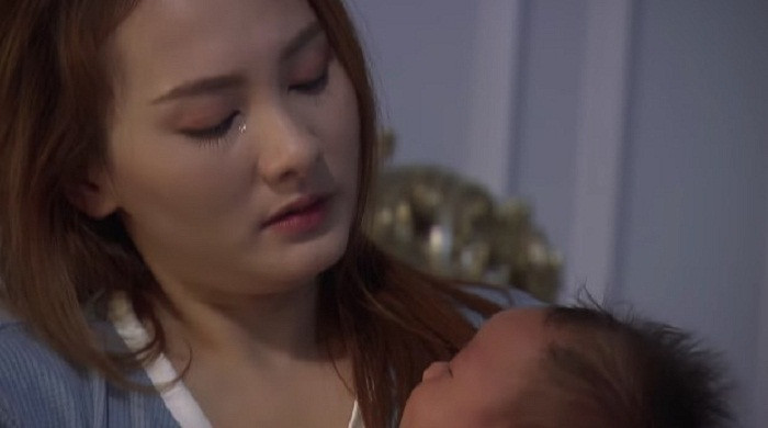 ve-nha-di-con-tap-66-thu-om-con-cho-chong-trong-khi-vu-qua-dem-voi-nha-2