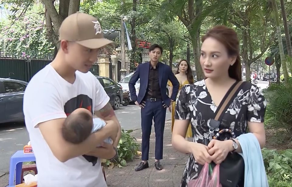 ve-nha-di-con-tap-67-vu-tuc-dien-khi-thay-dung-cham-soc-cho-thu-va-con-trai