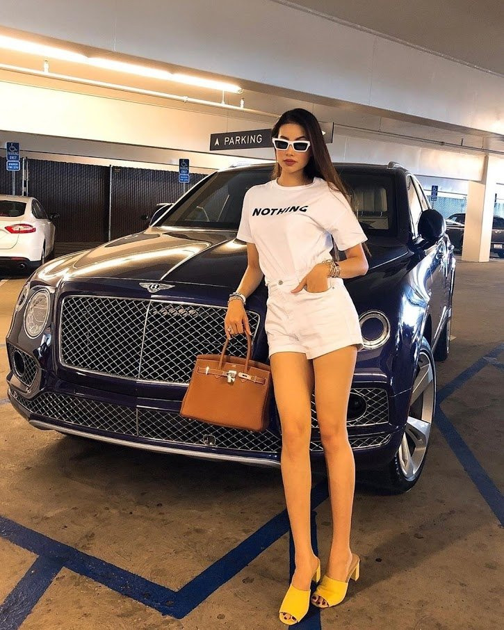 cuoc-song-xa-hoa-bac-nhat-cua-pham-huong-sau-gan-1-nam-sang-my-d660cf6f 8