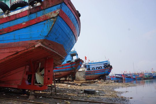 Hàng ngàn ngư dân mất việc do cửa biển bồi lắng - Ảnh 1.