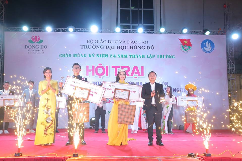 Trao giai Miss & Mr 7