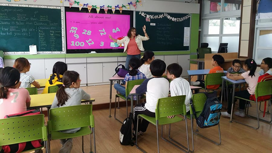 Mrs-Stewart-teaching-english-korea 6