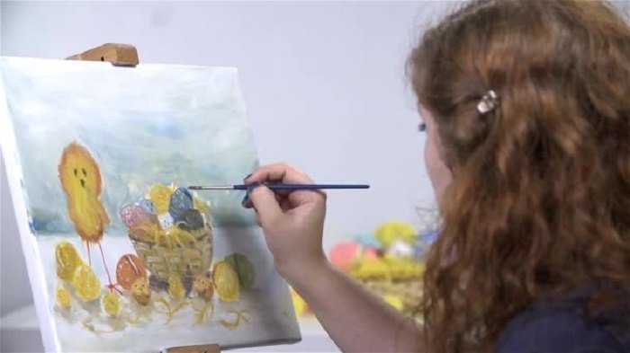 depositphotos_63854189-stock-video-girl-drawing-on-canvas