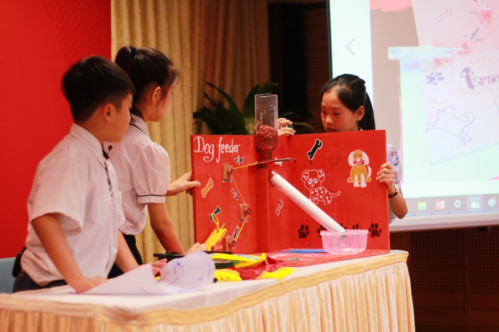 hoc-sinh-gioi-thieu-san-pham-sang-tao-stem