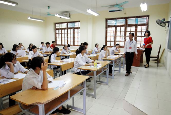 can-bo-coi-thi-tienphong