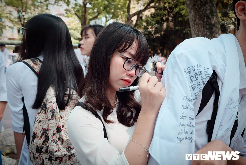 be-giang-thpt-phan-dinh-phung-2019-1