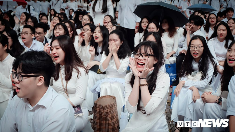 be-giang-thpt-phan-dinh-phung-2019-11 11