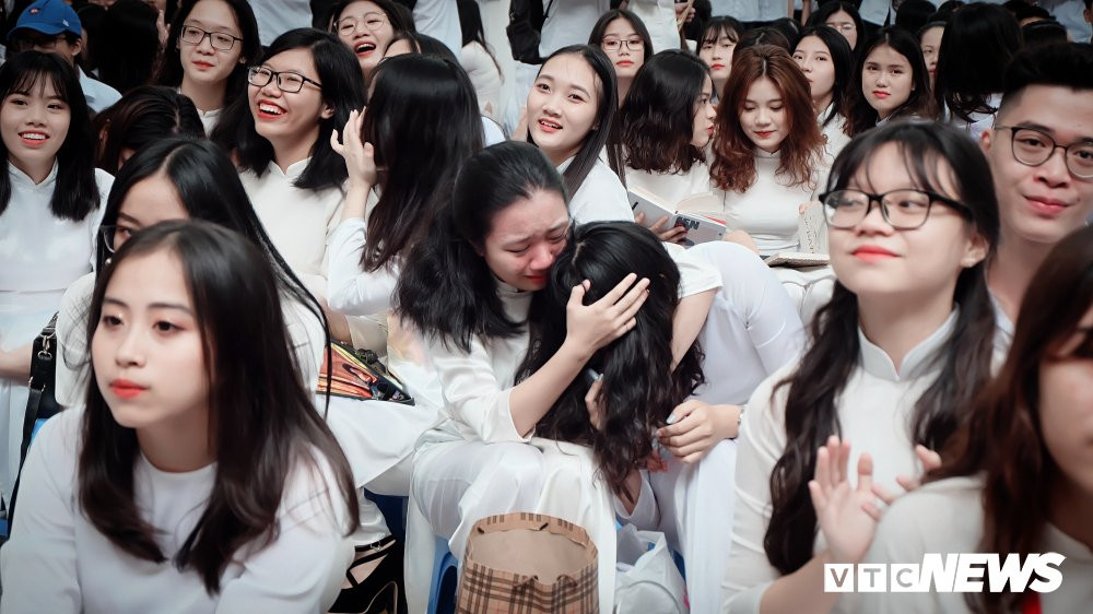 be-giang-thpt-phan-dinh-phung-2019-2