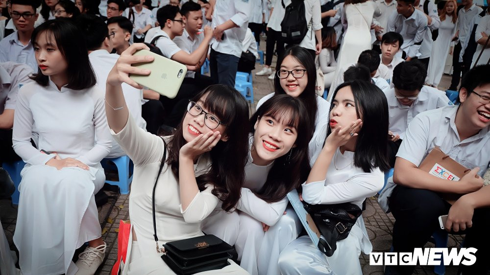 be-giang-thpt-phan-dinh-phung-2019-6 11