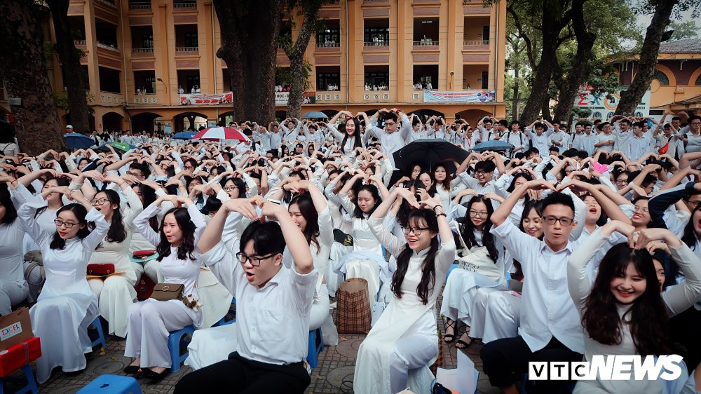 be-giang-thpt-phan-dinh-phung-2019-9 9