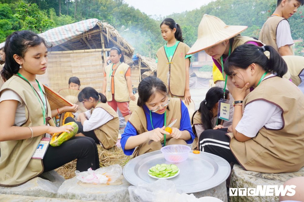 hoc-sinh-loi-ruong-mot-lua-ha-nam-6 5