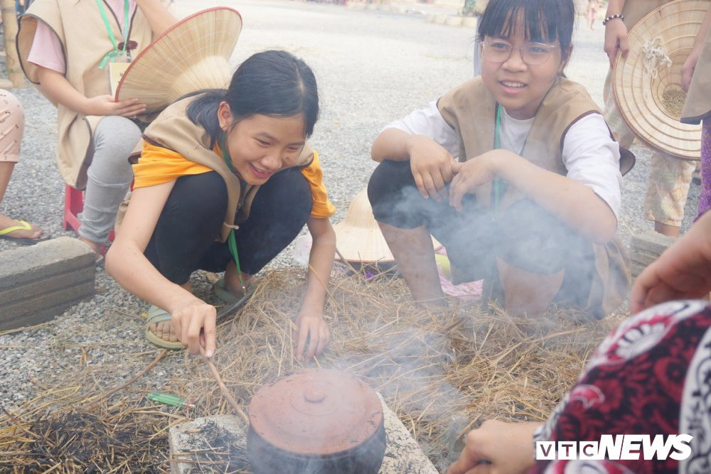 hoc-sinh-loi-ruong-mot-lua-ha-nam-7 6