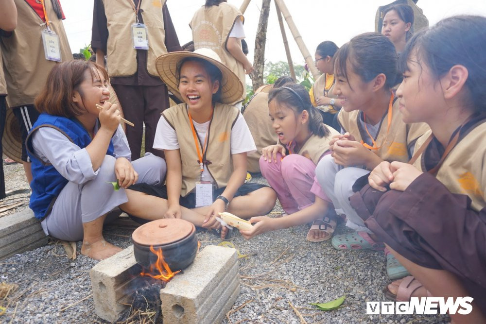 hoc-sinh-loi-ruong-mot-lua-ha-nam-9 8