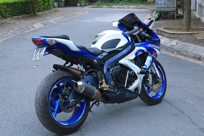 VNF-ngam-huyen-thoai-Suzuki-GRX-R600-hang-hiem12