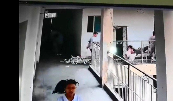 hai-hoc-sinh-thiet-mang-trung-quoc-1