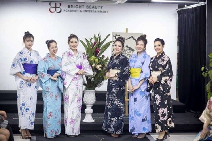 hoa-hau-vu-thuy-nga-11 22