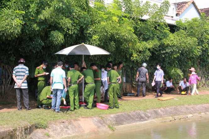 Vợ xích chồng vào cửa số thiêu sống rồi tự tử ở Quảng Ngãi - 1