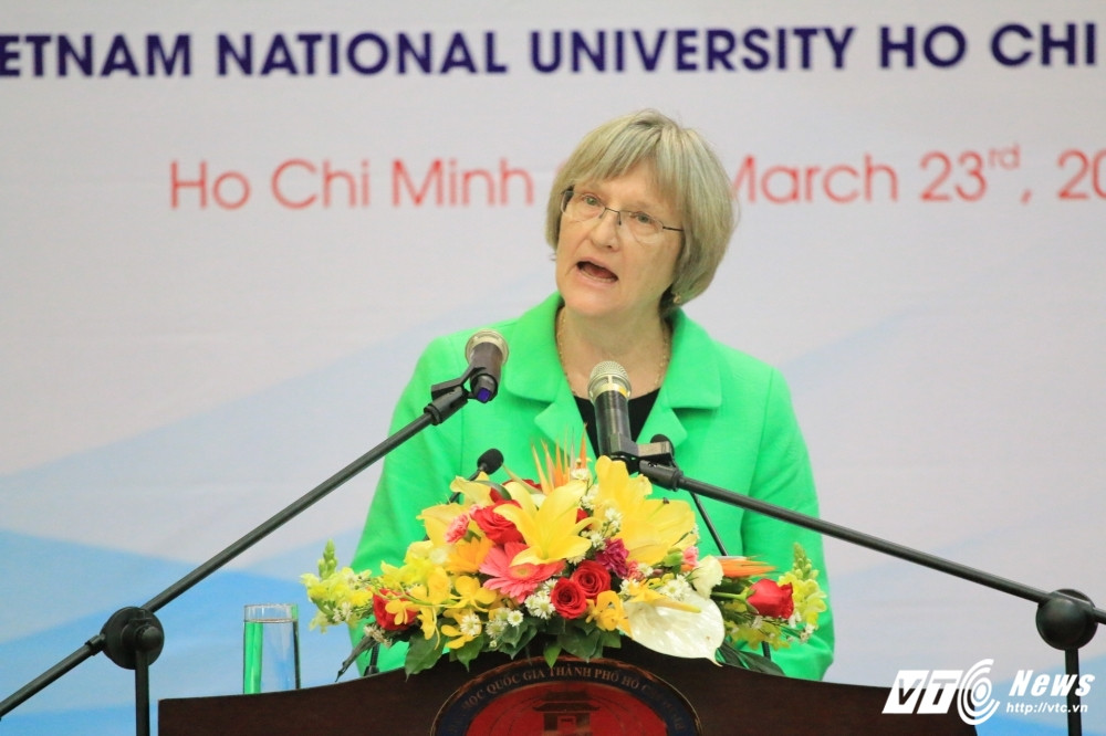 hiệu trưởng trường đại học havard thăm việt nam