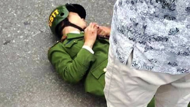 Hinh anh Tam giu hinh su tai xe taxi dam canh sat 3