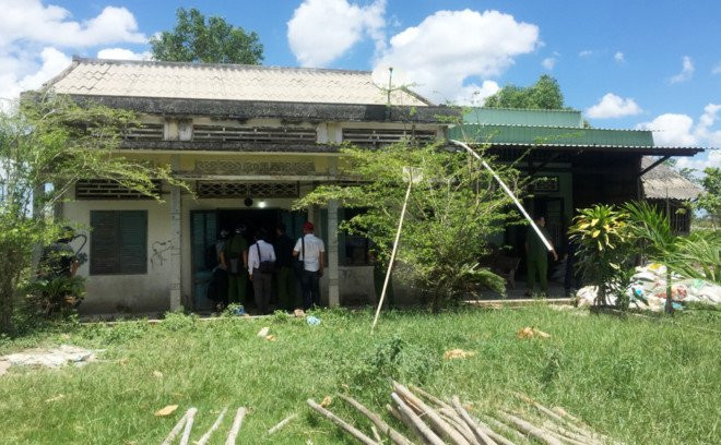 Nguoi dan ong ban chet vo roi tu sat khi bi cong an vay bat hinh anh 1