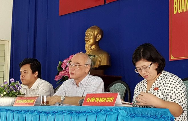 Ong Dinh La Thang vang mat tai buoi tiep xuc cu tri TP.HCM hinh anh 1