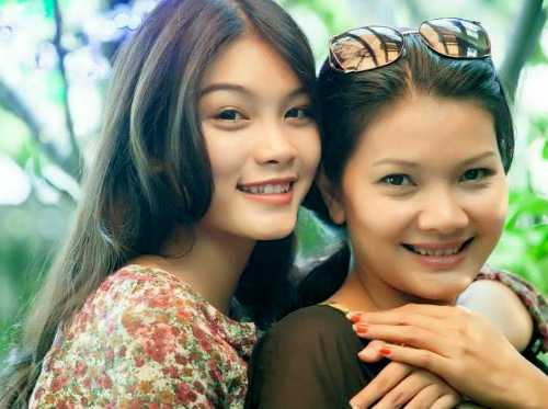 Kiều Trinh bên con gái lớn - diễn viên Thanh Tú.