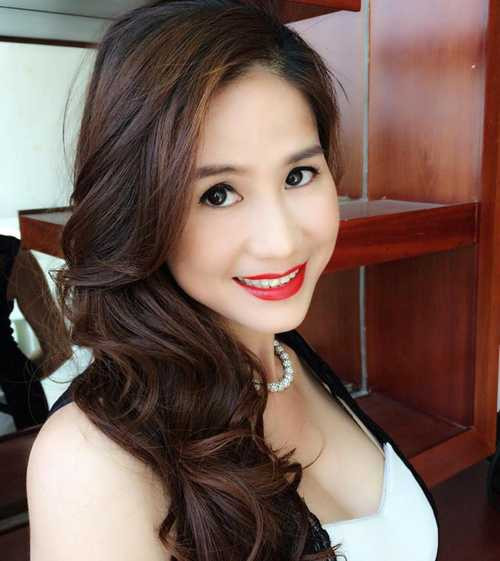 Vẻ đẹp mặn mà của bà mẹ bỉm sữa hai con. Ảnh: Facebook.