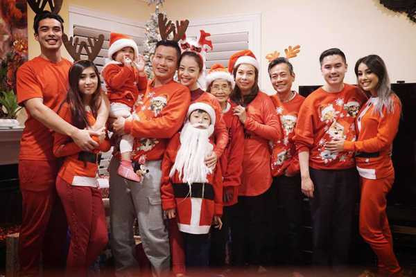 Hình ảnh đoàn tụ ấm áp của vợ chồng Jennifer Phạm - doanh nhân Đức Hải bên gia đình tại Mỹ. Cả em gái và em trai Hoa hậu đều đã tìm được tình yêu. 