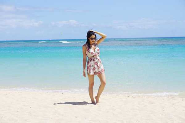 Jennifer Phạm từng chia sẻ, dù khoảng cách tuổi tác của chị em khá xa nhau nhưng cả hai rất gần gũi. Cô em gái thường xuyên tâm sự và xin lời khuyên của chị gái trong việc học hành và cả tình yêu. 