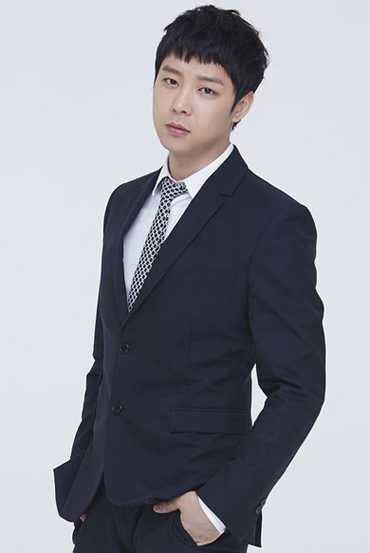 Diễn viên kiêm ca sĩ Park Yoo Chun.