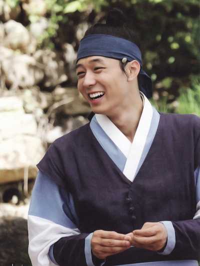 Park Yoo Chun trên phim trường.
