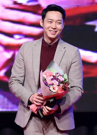 Nam diễn viên Park Yoo Chun.