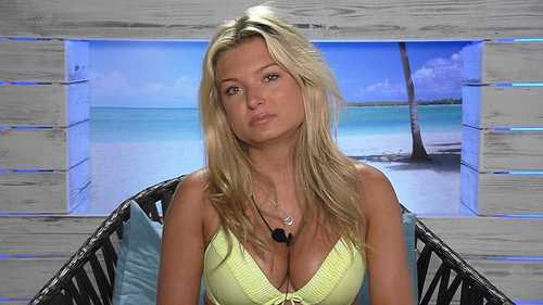 Zara Holland khóc khi chia sẻ cảm xúc sau khi mất vương miện.