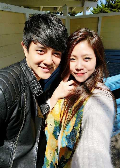 Ông Thoại Liên, em gái của Ông Cao Thắng, sinh năm 1989. Ông Thoại Liên hiện sống tại Sydney, Australia. Trên trang cá nhân, Thoại Liên thường chia sẻ những hình ảnh đi du lịch khắp nơi trên thế giới. Em gái Ông Cao Thắng cũng gây chú ý khi sở hữu bộ sưu tập hàng hiệu trị giá hàng tỷ đồng với nhiều giày dép, túi xách thuộc các nhãn hàng nổi tiếng như Chanel, Dior, Balenciaga, Saint Laurent, Miu Miu, Louis Vuitton,…