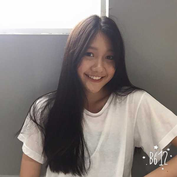 Huỳnh Ân, em gái thứ hai của Trấn Thành, sinh năm 1999. Cô là con gái út trong gia đình và đang theo học trường THPT Lê Quý Đôn (TP HCM). Cô sở hữu chiều cao nổi trội và gương mặt xinh xắn. Dù mới chỉ là học sinh cấp 3 nhưng Huỳnh Ân đã được theo gia đình đi du lịch nhiều nơi trên thế giới.