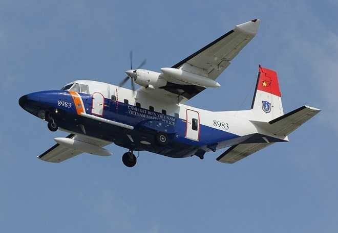 anh-9-chien-si-tren-may-bay-casa-212-69-065430