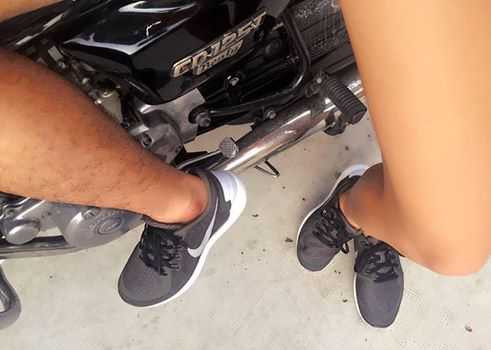 Lê Phương đăng ảnh mang giày đôi cùng bạn trai.