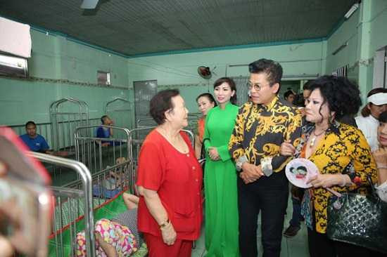 MC Thanh Bạch, Thuý Nga, đám cưới, từ thiện