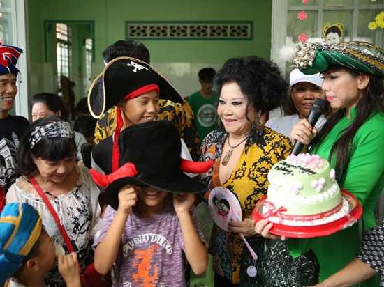 MC Thanh Bạch, Thuý Nga, đám cưới, từ thiện