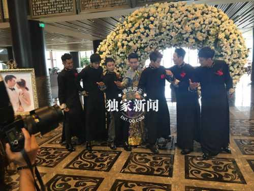 Lễ cưới khác lạ của