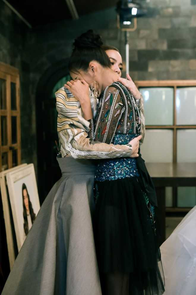 Dan mang chi ra mau thuan trong phat ngon cua Pham Huong hinh anh 3