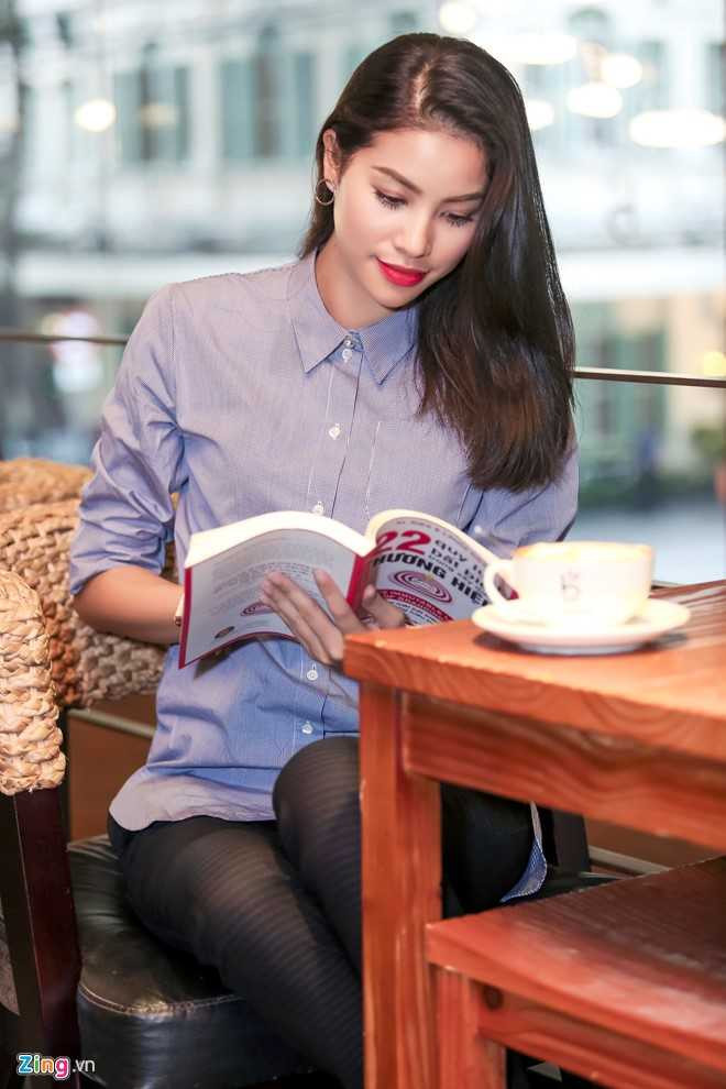 Pham Huong: ‘Toi va Lan Khue khong than thiet’ hinh anh 2