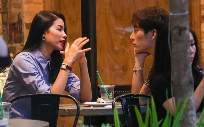 Pham Huong di hat karaoke de giai toa stress o The Face hinh anh 4