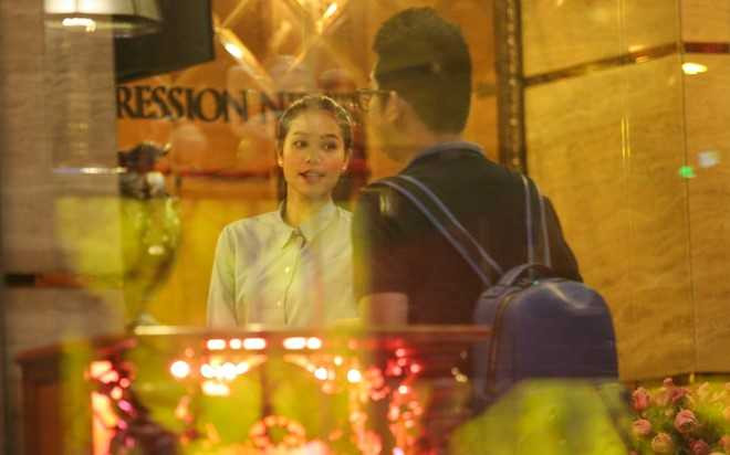 Pham Huong di hat karaoke de giai toa stress o The Face hinh anh 9