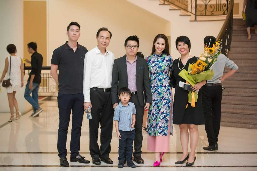 Vo chong Duong Thuy Linh