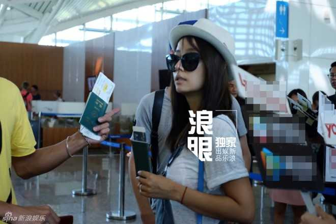 Vo chong Lam Tam Nhu va khach moi bo pho roi Bali hinh anh 2