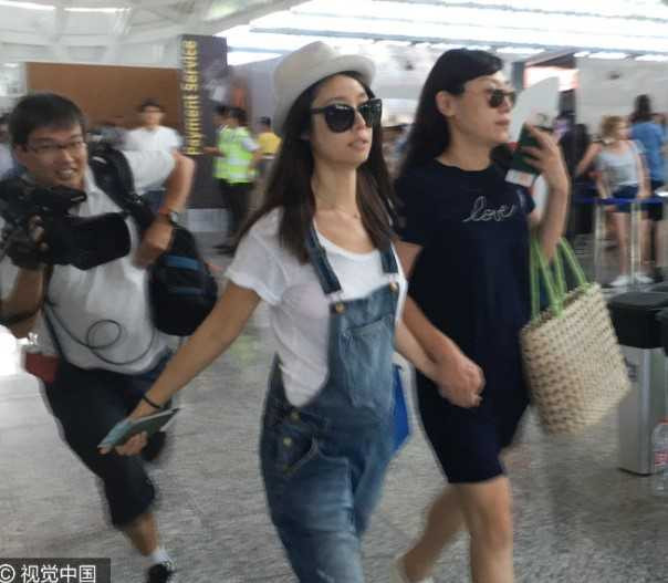 Vo chong Lam Tam Nhu va khach moi bo pho roi Bali hinh anh 4