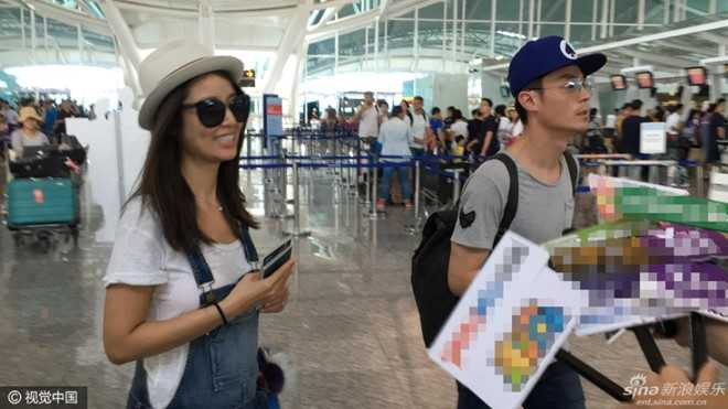 Vo chong Lam Tam Nhu va khach moi bo pho roi Bali hinh anh 1