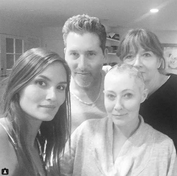 Shannen rụng tóc và phải cạo trọc đầu trong quá trình hóa xạ trị.